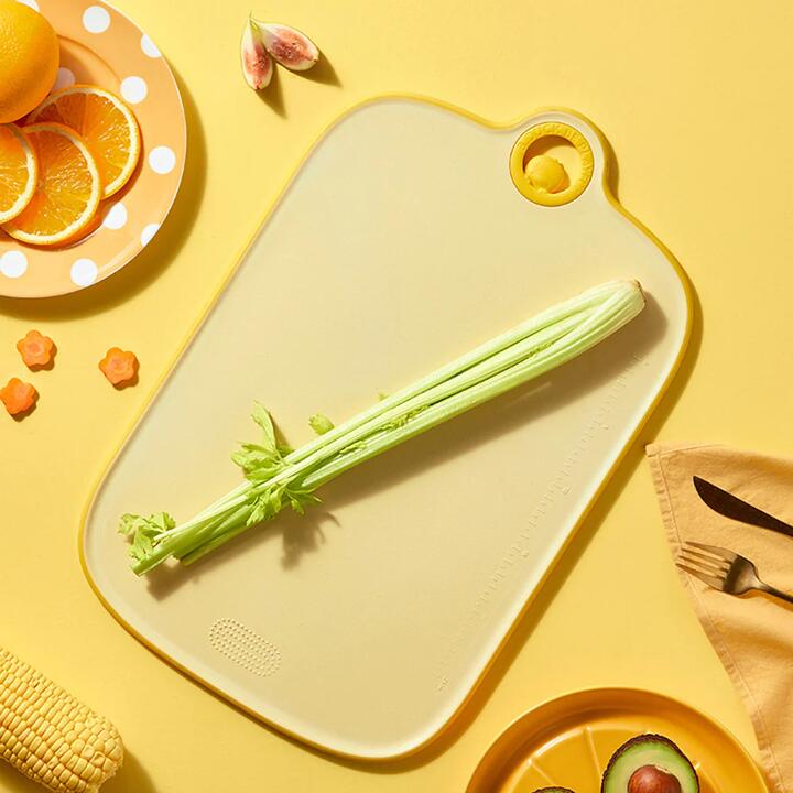 Cooker King Little Yellow Duck Large Antibacterial Plastic Cutting Board