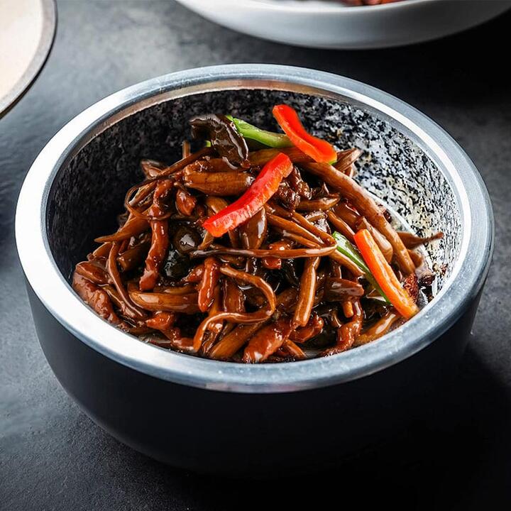 Wok Master Frozen Stir-Fried Beef Fillet with Poppyno Mushroom - 330g