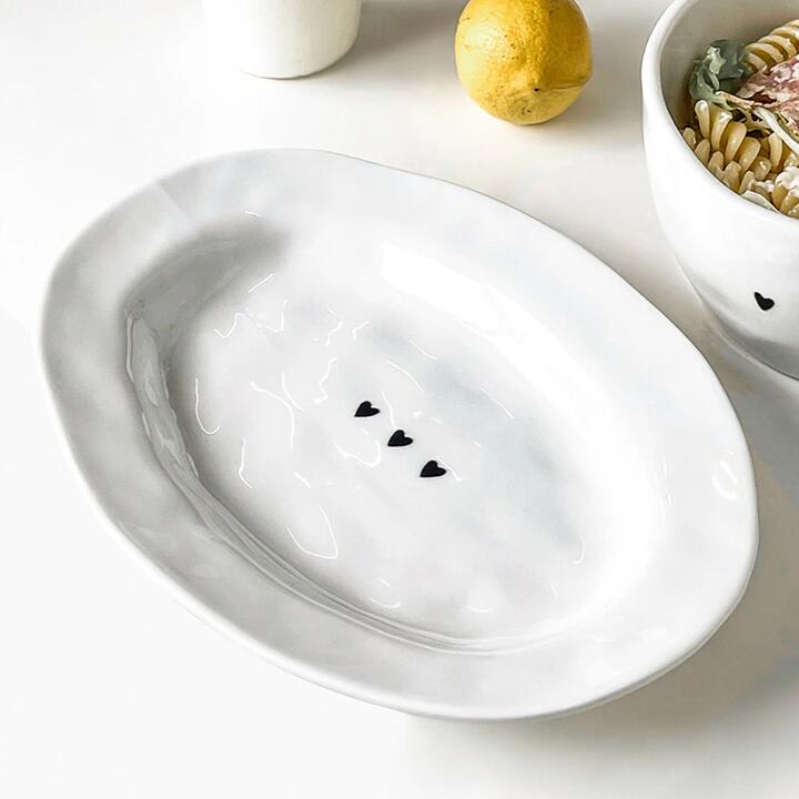 Mixim Ceramic 12-Inch Oval Plate with Black Heart Pattern