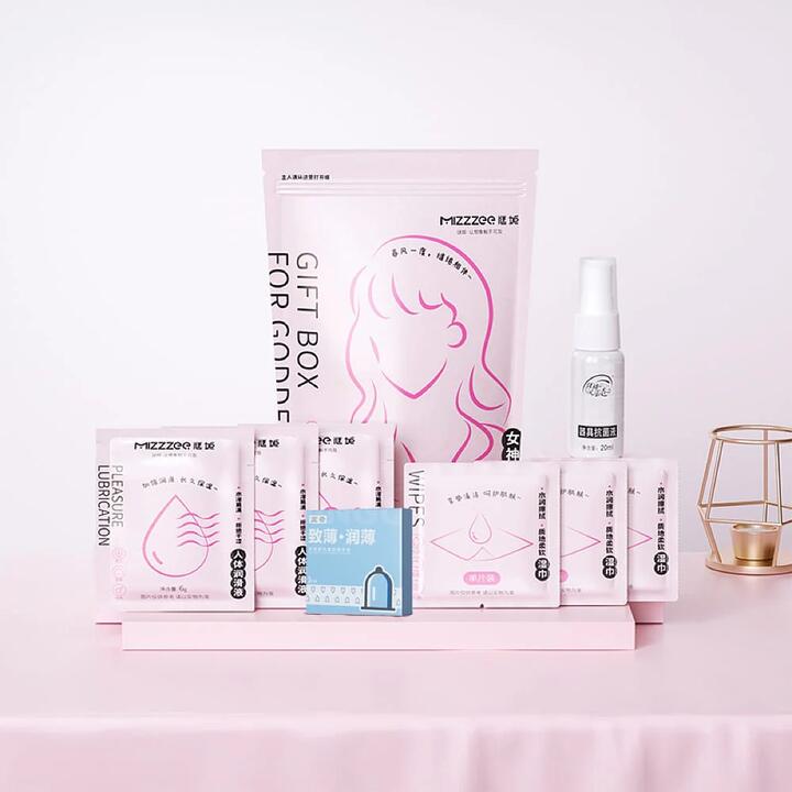 Mizzee Goddess Gift Box - 4-Piece Set (3 Condoms, 3 Wipes, 3 Lubricants, 20ml Antibacterial Spray)