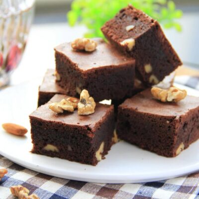 Frozen Walnut Chocolate Brownies – 4 Pieces, 135g - Fudgy Dessert Squares Ready to Heat & Serve