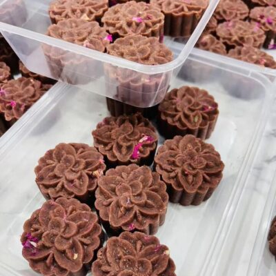 Aimeikang Frozen Rose Red Bean Cakes – 8 Pieces, 200g